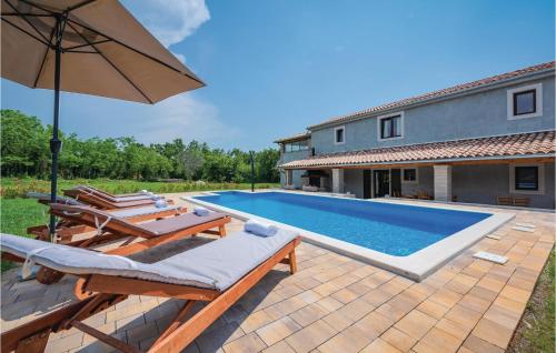  Three-Bedroom Holiday Home in Katun, Unterkunft in Katun