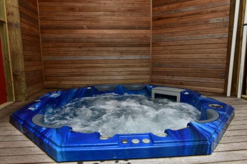 Hot tub, Apartments At Glen Isla in Phillip Island