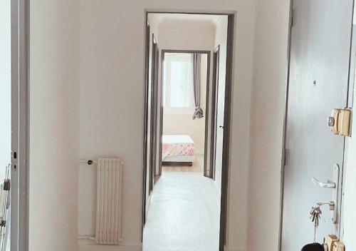 Sunny & Spacious Remote Home Between Paris & Major Airports