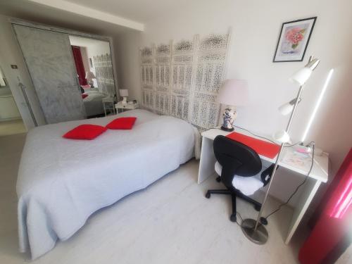 chezphoenixette in Saint-Claud