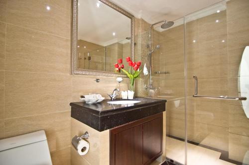 room detail thumbnail 2