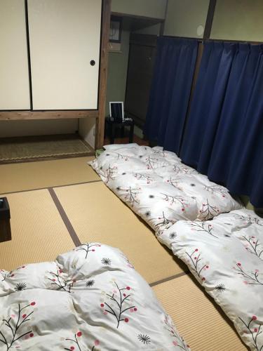 3 futon beds