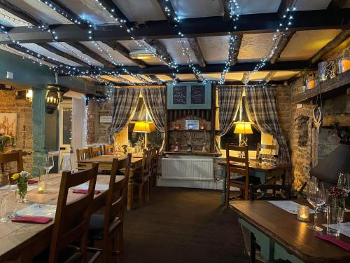 Restoran, Crosskeys Inn Guest Rooms in Wye Valley in Goodrich