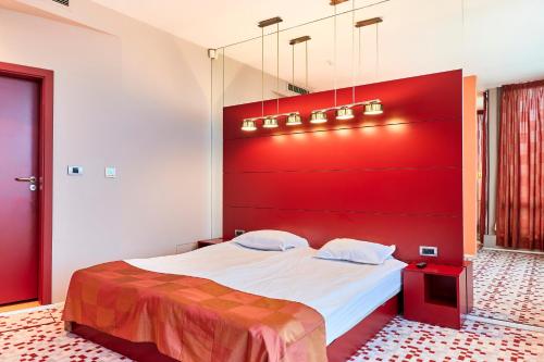 Monet Hotel - image 14