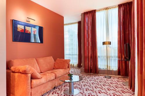 Monet Hotel - image 3