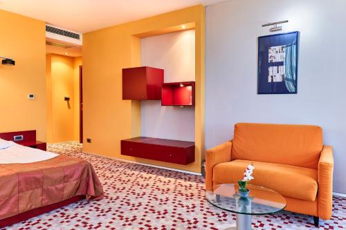 Monet Hotel - image 12