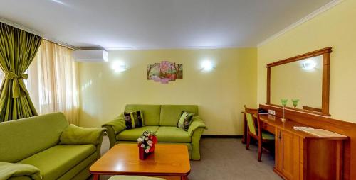 Troyan Plaza Hotel - image 3