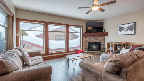 Mountain Time - Spacious w Private Hot Tub and an Amazing View, Big White (photo 7)