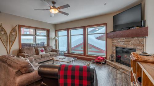 Mountain Time - Spacious w Private Hot Tub and an Amazing View, Big White (photo 8)