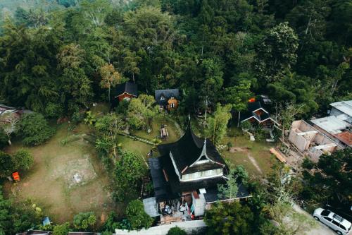Canyon Jungle Stay in Guguk Panjang