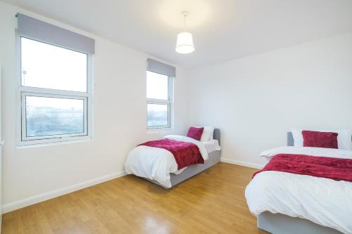 4 bed House for Contractors Corporate use Businesses Short Term Relocation and Larger groups Free Pa