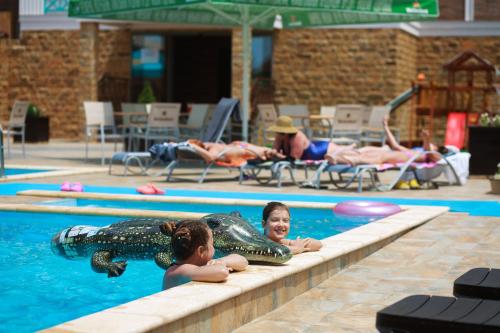 Aura Hotel - image 10