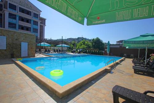 Aura Hotel - image 7