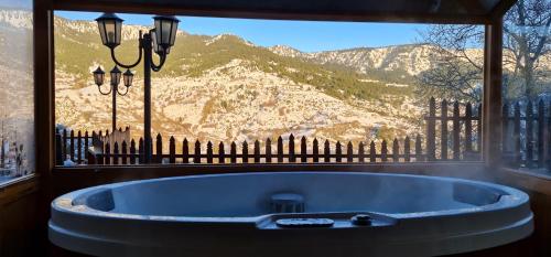 온수 욕조, Archontiko Metsovou Luxury Boutique Spa Hotel in 멧소보