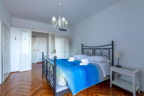 San Giacomo Central Apartment - Tap to explore photos