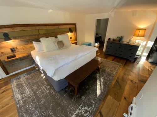 Farm Road Estate - Inn Room 1 - Accommodation - Dover