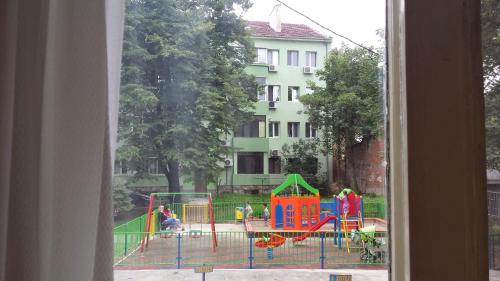 The English Guest House - image 4