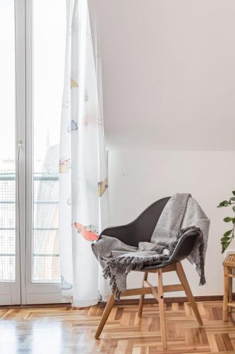 Relax Into Loft Living At A Light-Filled City Escape - image 10
