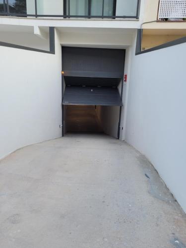 One-Bedroom Apartment image 2