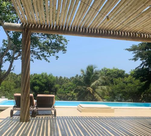 สระว่ายน้ำ, Baleias home in มาทา เดอ ซาโอ โจโอ