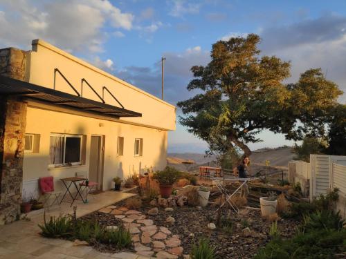 ระเบียง/ชานเรือน, เดด ซี เดดเซิร์ตส์ เอดจ์ (Dead Sea Desert's Edge) in อาราด