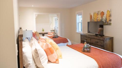 Kelowna Bed & Breakfast - CHATHAM HOUSE