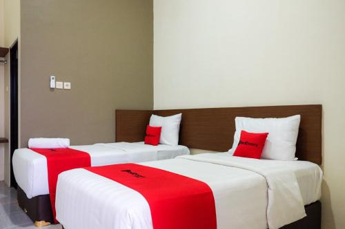 B&B Comal - RedDoorz Syariah near Exit Tol Pemalang Comal 2 - Bed and Breakfast Comal