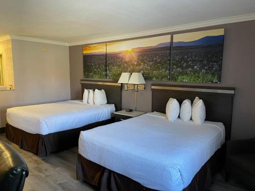 Days Inn by Wyndham Indio - Tap to explore photos