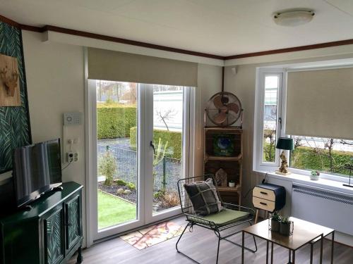 Modern chalet with oven, near the Wadden Sea in Tzummarum