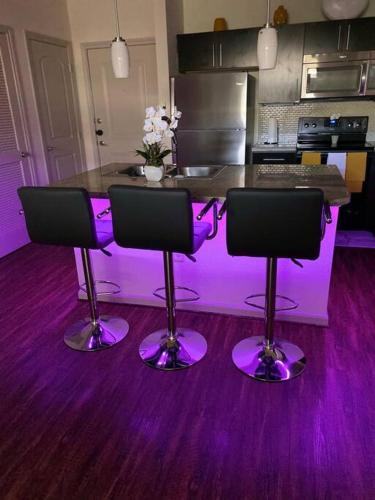 Walk to NRG 2bdrm/Balcony POOL VIEW FREE PARKING