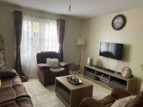 leon's cosy furnished 1 bedroomed apartment