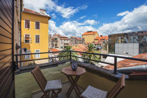 Bed & Atmosphere Rooms, Split