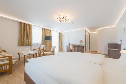 Hotel Garni Lichtquelle 89m von Schillerstraße entfernt