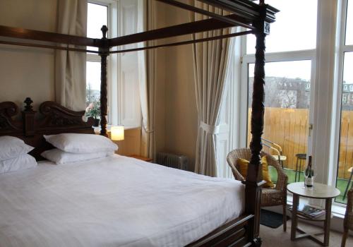 1 queen bed