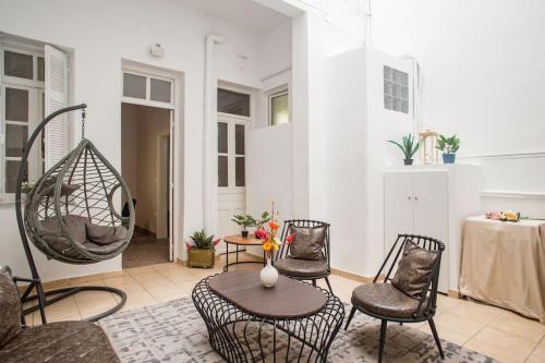 Splendid Full 5BDR/3bath/2kitchens Mansion in ATH, Atény