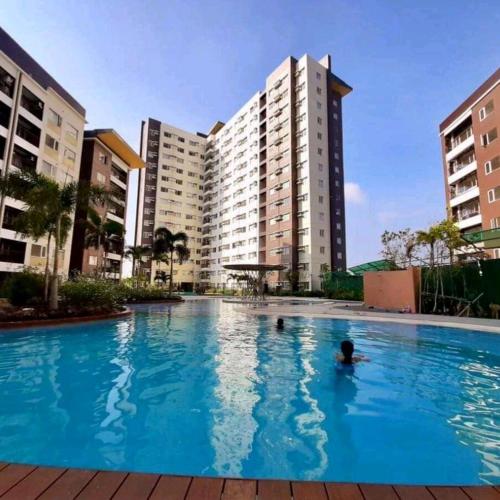 AVIDA ATRIA T2-C short walk mall,esplanade,wifi,netflix,kitchen,pool