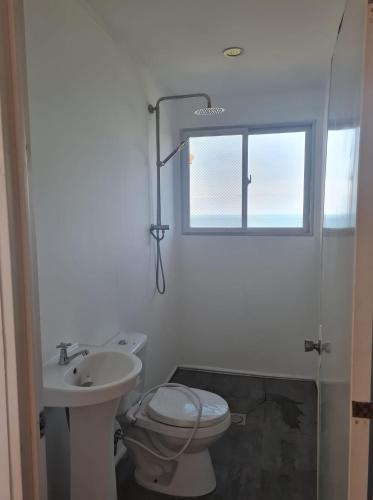 Bathroom, Masamirey Hilltop Cottage Seaview with Private White Beach Access in Telbang