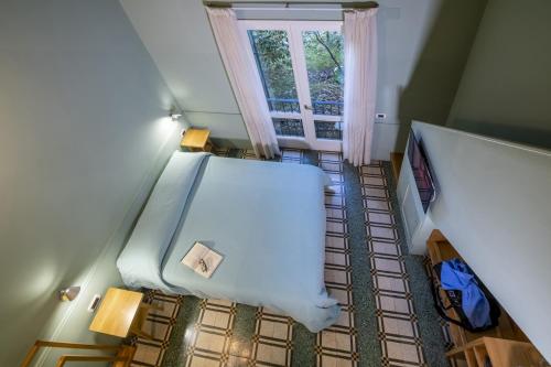 1 queen bed, 1 sofa bed