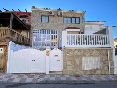 CASA AMPLIA Y CÓMODA EN CIUDAD PATRIMONIAL gîte à louer Hueco del Pico