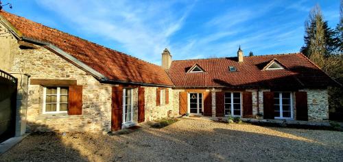 Domaine des Pousses, Chambres d'hôtes au coeur d'un village de campagne - Chambre d'hôtes - Droue-sur-Drouette