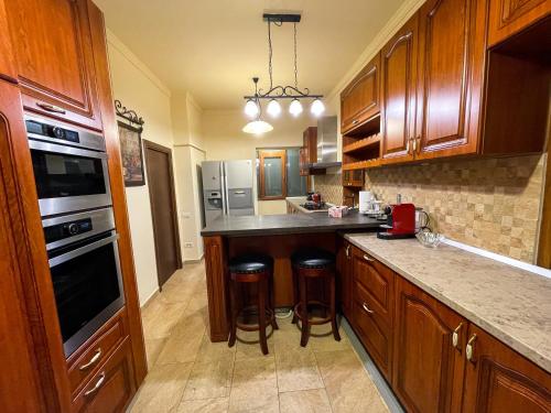 Central apartment w/ fire place - ground floor - Tap to explore photos