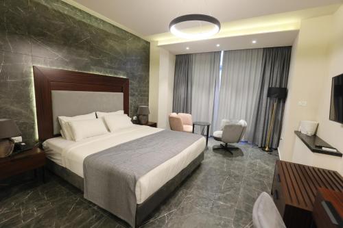 Tabar Hotel in Outro