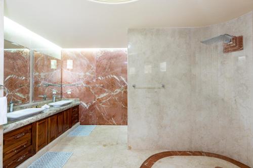 Presidential Suite image 8