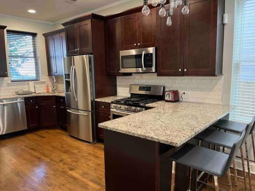 Trendy West Town Flat - 2 bed / 1.5 bath w parking in Chicago, USA