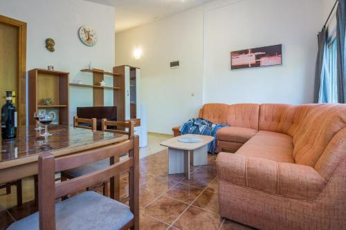 Apartments with a parking space Vir - 19118