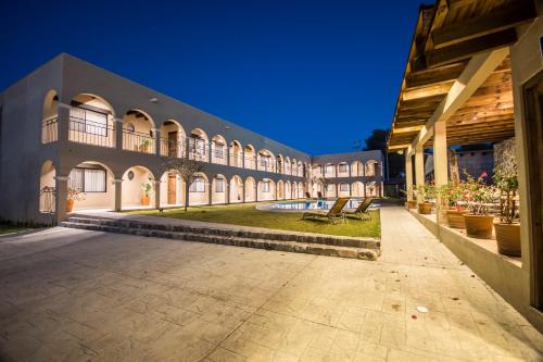 Pohled zvenku, Real de Corralejo in Caracol