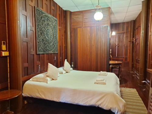 บ้านไทยรีสอร์ท in Si Prachan