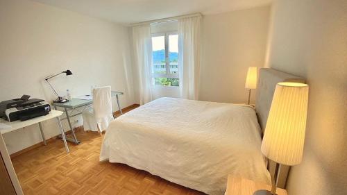 Close to the lake and very spacious 3 bedroom - image 7
