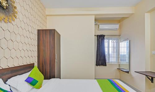 Standard Double Room image 5