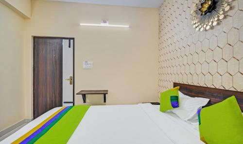 Standard Double Room image 2